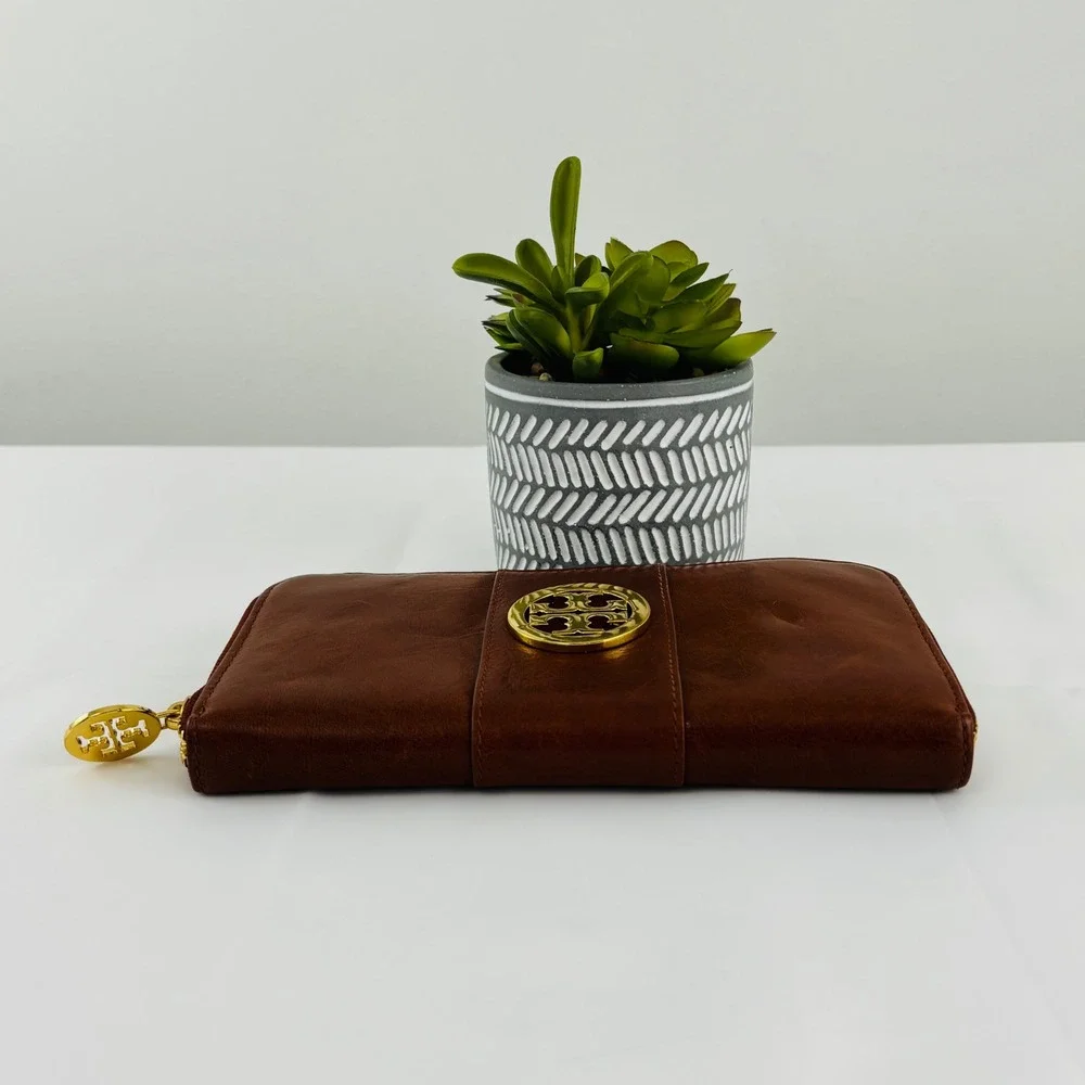 Tory Burch Amanda Zip Around Continental Wallet Brown Leather Gold Logo - Picture 4 of 9